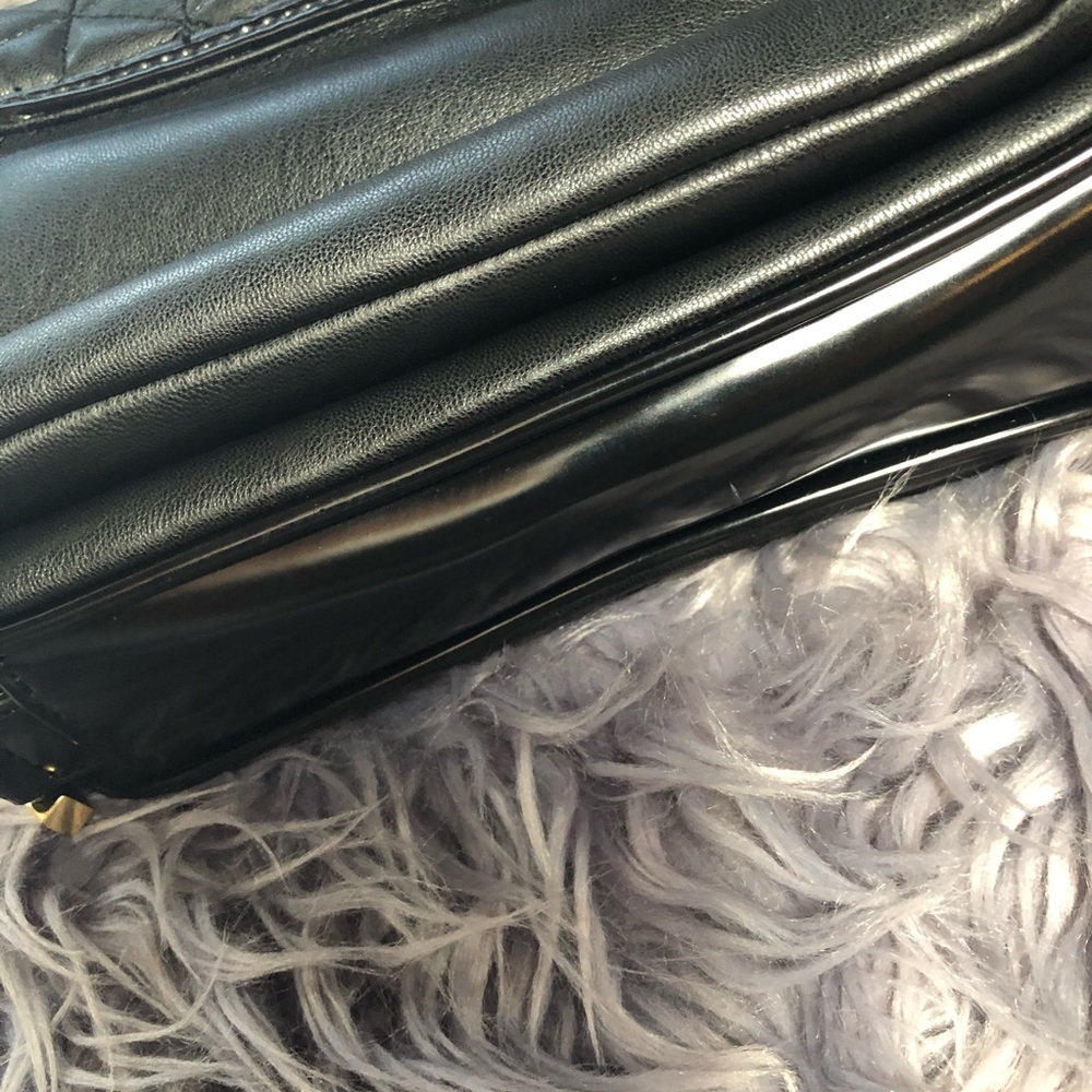 Bebe purse with gold tone chain 🔥🔥🤩🤩🤩 - Picture 5 of 9